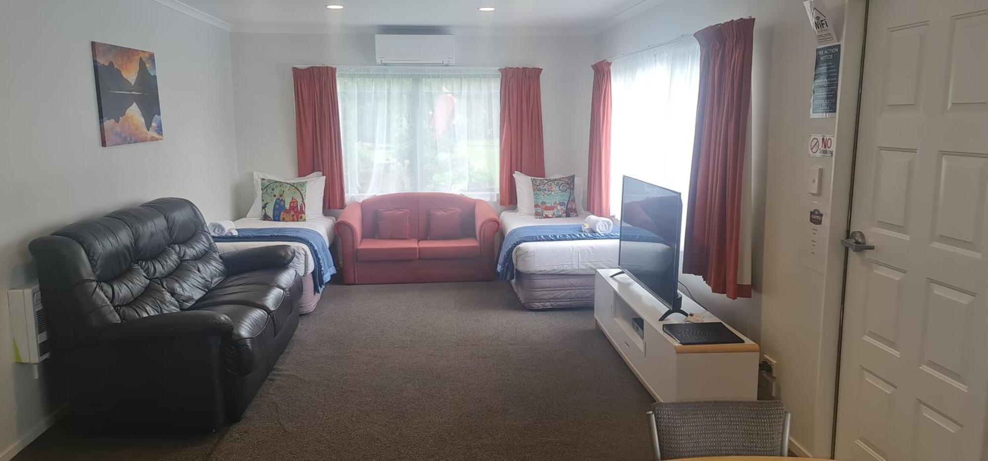 Asure Kaimai View Motel กาติกาติ ภายนอก รูปภาพ